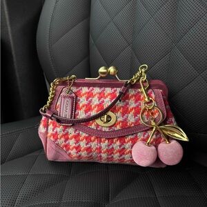 SOLD‼️
Coach Hampton Houndstooth Limited Edition
Tweed Suede Mini Kisslock Bag